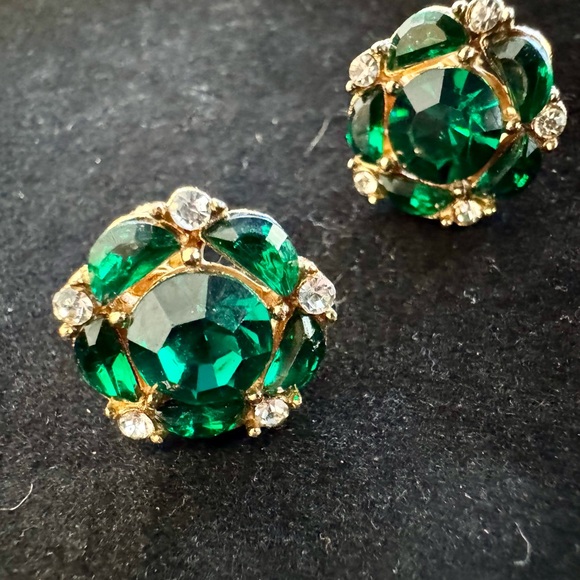 Vintage Green and Clear Rhinestone Earrings, Vintage Christmas Clip on Earrings - Picture 2 of 4